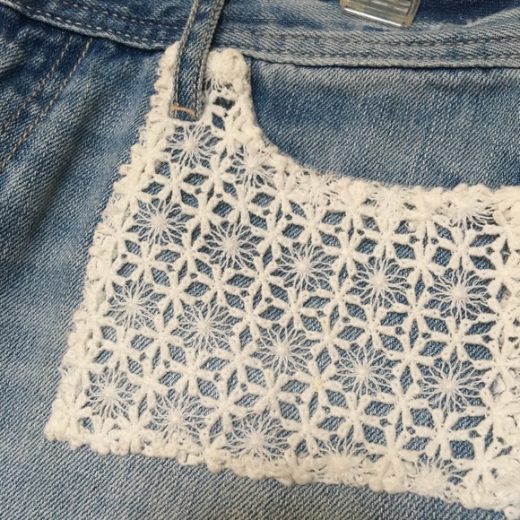 Hollister Shorts with Lace Front Pockets - Picture 2 of 2